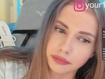 VikkiExtraCheese webcam model stream image