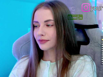 VikkiExtraCheese webcam model stream image