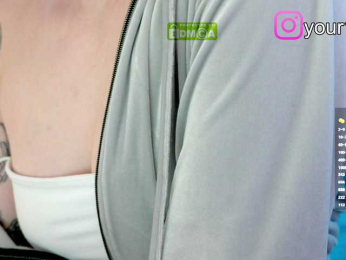 VikkiExtraCheese webcam model stream image
