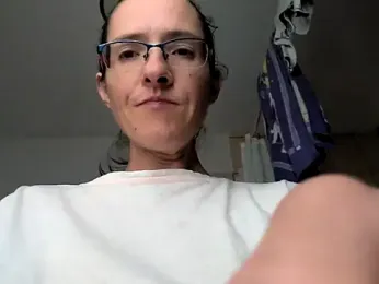 Milky_hairy_mommy webcam model stream image