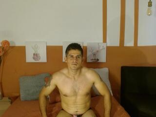 Leo Strongrush webcam model stream image