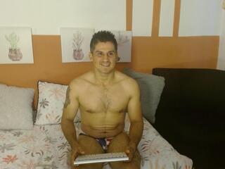 Leo Strongrush webcam model stream image