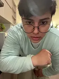 Thom_Ohtani webcam model stream image