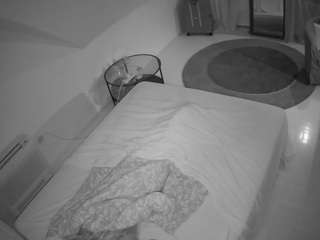 voyeurcam-julmodels-whitebed-4 webcam model stream image
