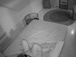 voyeurcam-julmodels-whitebed-4 webcam model stream image