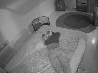 voyeurcam-julmodels-whitebed-4 webcam model stream image