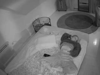 voyeurcam-julmodels-whitebed-4 webcam model stream image