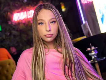 KendraRoxen webcam model stream image
