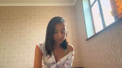 MoMo_Cute webcam model stream image