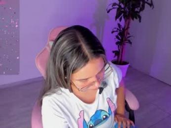 girl_alana webcam model stream image