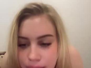 lunarose17 webcam model stream image