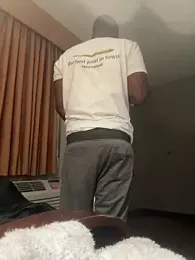 Stressreliever82 webcam model stream image