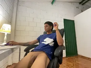 Max_TheHorseDick webcam model stream image