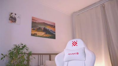 ElwynaBumford webcam model stream image