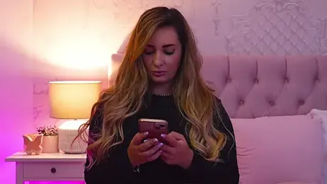 YaaraCollins webcam model stream image