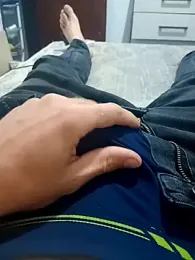 19_loiro webcam model stream image