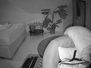 voyeurcam-julmodels-whitebed-6 webcam model stream image