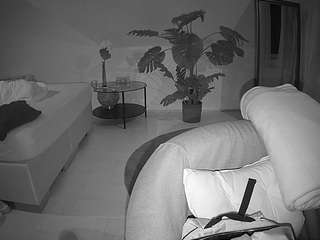 voyeurcam-julmodels-whitebed-6 webcam model stream image