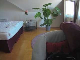 voyeurcam-julmodels-whitebed-6 webcam model stream image