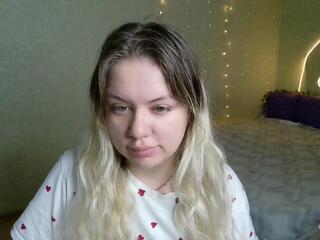 Kira Pride webcam model stream image