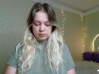 Kira Pride webcam model stream image