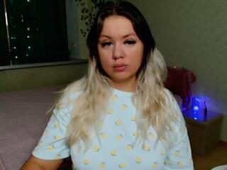 Kira Pride webcam model stream image