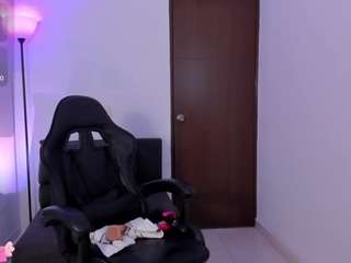 alyconner webcam model stream image