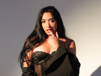 LunaRoos webcam model stream image
