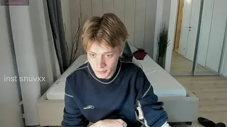 LouieEvans webcam model stream image