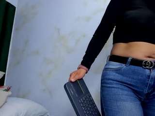 lady-30 webcam camsoda model stream image