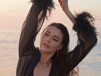 Milanas webcam livejasmin model stream image