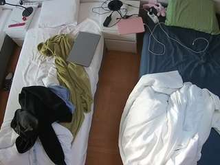 voyeurcam-julmodels-bed-5 webcam model stream image