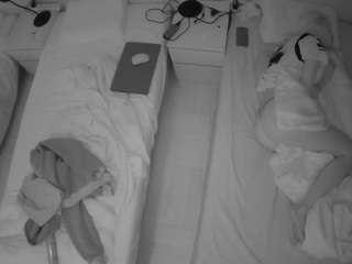 voyeurcam-julmodels-bed-5 webcam model stream image