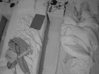 voyeurcam-julmodels-bed-5 webcam model stream image