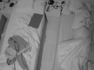 voyeurcam-julmodels-bed-5 webcam model stream image