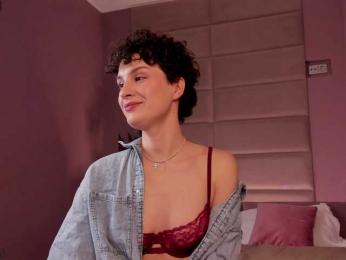 AdelinePerle webcam model stream image