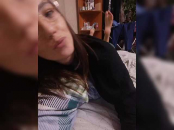 Chamomile webcam bongacams model stream image