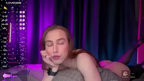 Avril_Pearly_ webcam model stream image