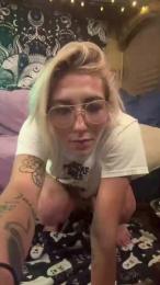 Deeztitties69 webcam cam4 model stream image