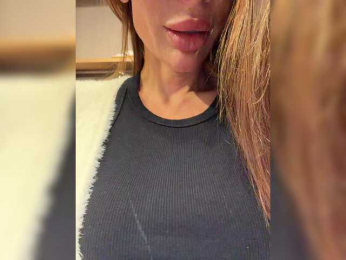 OrgazMia webcam model stream image
