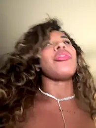 Brunettexio webcam model stream image