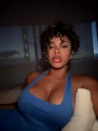 Brunettexio webcam model stream image