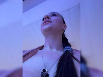 _Meggi_ webcam model stream image