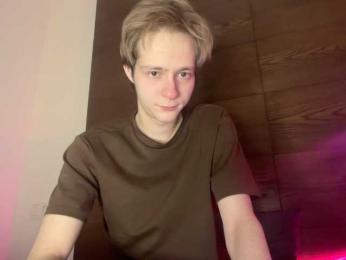 titsDestroy2007 webcam model stream image