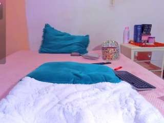 isabelle-adjanii webcam model stream image
