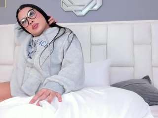 emma-kitty webcam model stream image