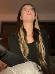 Mia-Minou webcam model stream image