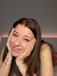 Mia-Minou webcam model stream image