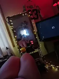 Dee-Lux_Fux webcam model stream image