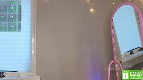 sweetuniporn webcam model stream image